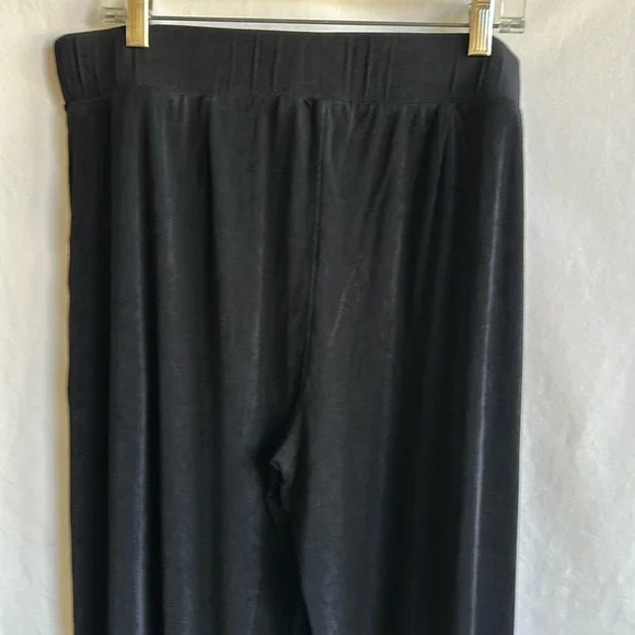 Chico’s Travelers black high rise wide leg stretchy pants, size 3 (16) - Picture 5 of 10